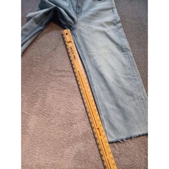 Old Navy Extra High-Rise Sky-Hi Wide-Leg Jeans Women's 12 Light Wash Raw Hem - Picture 4 of 10